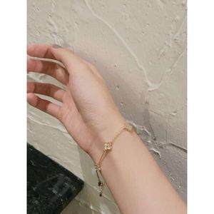 Luxury DesignerVan Clover bracelet 18k gold plated four-leaf flower shell bracelet fashionable versatile mini texture popular jewellery gifts
