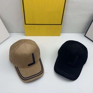 HQ30 Włoski luksusowy projektant Fendis Hat Classic Vintage Velvet Baseball Cap dla mężczyzn i kobiet F5RG BQ2L HP04 Y2QT