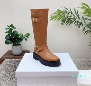 Motocicleta joelho tornozelo botas dedo do pé redondo bombas saltos moda feminina botas de couro de bezerro bronzeado vegetal único calçado de fábrica