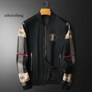 Mens Monclair Jacket Kvinnor Lys Luxury Baseball Stand Neck Jacket för mäns 2023 Autumn New Fashion Brand High End Print Printing Slim Fit Coat