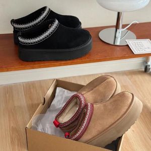 Women Classics Tazz Platform Slippers Snow Boots تحافظ على الدفء الناعم ناعمًا مريحًا من جلد الغنم أفخم أحذية غير رسمية جميلة هدايا عيد الميلاد AAA