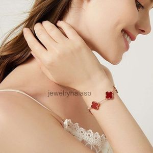 DesignerVan four-leaf clover bracelet fashion net red four-leaf clover bracelet Korean version of the series of senior INS small and simple jewellery gift