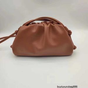 Designer-Clutch-Taschen BottegavVeneta Damen-Beutel Cilnhu Cloud Bag Damen French Niche Internet Celebrity Plissee-Knödel-Tasche Neues trendiges Leder Weiches Leder HBMN