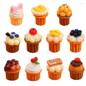 Kwiaty dekoracyjne 11pcs/paczka 3D Fruit Cake Urcins Charms Ice Cream Blueberry Cherry Cupcake Wisip