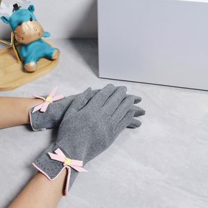 Новые дизайнерские перчатки с пятью пальцами 2023, дизайнерские перчатки для женщин, шерстяные зимние варежки для женщин, официальная реплика, качество счетчика, европейский размер, качество T0P 231261PE