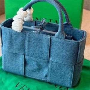 レディースショルダーハイバージョンバッグBottegvveneta Intercciato Tote Bag New Knitted Denim Shopping Bag Tote Bag High Beauty and Fassionable Womens Bag One Shou B9 Wndn1