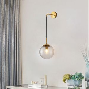 Lampadario da parete in vetro nordico in ottone dorato con sfera in vetro, soggiorno, sfondo, luci da parete, comodino, corridoio, corridoio, illuminazione, lampada frontale a specchio