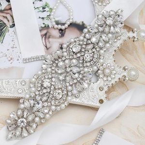 Flower Pearl Rhinestones Bride Pass Sash Gold Color Bridal Pas Biała Wstążka Kości słoniowej Kobieta sukienka Wedding Akcesoria M374 Y206462328