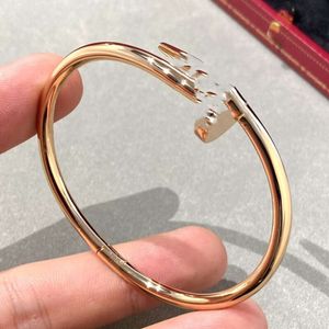 Designer Armband Thin Nail Armband Luxury Womens Nail Armelethigh Edition Classic Style Diamond Free Opening Light Simple Fashion for Women