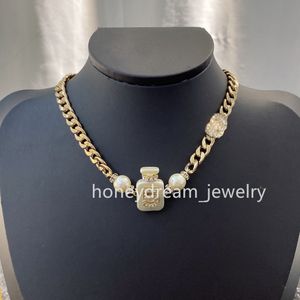 Parfymflaskhalsband Chan 5 No.5 Lucky New Studörhängen i Luxury Fine Jewelry Chain Halsband för Womens Pendant K Gold Heart Designer Les Infinis Cameliaa