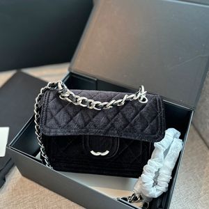 Ullrosa messengerväska 19 cm stilfull kvinnors axelväska tweed diamant check silver hårdvara metall sväng knapp fläta topp lyx handväska crossbody väskor sacoche