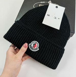 2023 Stylische MoncKler-Strickmütze aus Wolle für Damen, Designer-Beanie-Mütze für Herren, gestrickte MoncKler-Kaschmirmütze für den Winter, warme Mütze E55