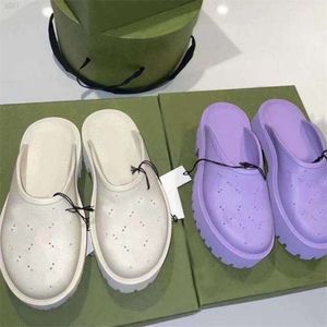 Üst Delikli Tasarımcı Sandalet Lüks Platform Kaydırma Hollow Desen Terlik Şeffaf Malzemeler Sandal Kauçuk Daireler Terlik