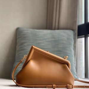 Yüksek kaliteli tasarımcı çanta lüksler orijinal deri omuz çantaları ayna kalite debriyaj çantaları moda altın kadın çanta narin crossbody çanta küçük siyah çanta