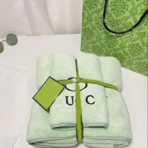 Nuovo asciugamano da bagno di design Asciugamani da spiaggia solidi Confezione regalo portatile Asciugamano da bagno per coppia Asciugamano assorbente ad acqua ad asciugatura rapida Set di 2 Casual 04184S versione più alta