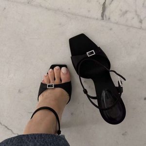 Sapatos de grife feminino verão salto fino alto versátil não cansado sandálias romanas