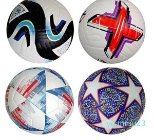 Pallone da calcio in pelle con cuciture senza cuciture. Partita ufficiale