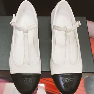 Nowe damskie słynne sukienki marki luksusowy projektant klasyczny podwójny literę T-pasme Mary Jane Shoes Flat Bottom Anti Slides Ladies Elegancki balet Flats Desig Shoe