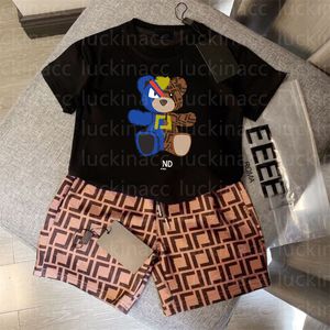 Moda meninos roupas de verão manga curta shorts conjunto designer marca alfabeto impressão urso bonito camisa superior esportes duas peças conjuntos infantis com tag sdlx