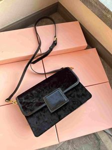 럭셔리 디자이너 가방 새로운 여자 크로스 바디 가방 패션 숄더 가방 디자이너 핸드백 간단한 캐주얼 클러치 핸드백 플랩