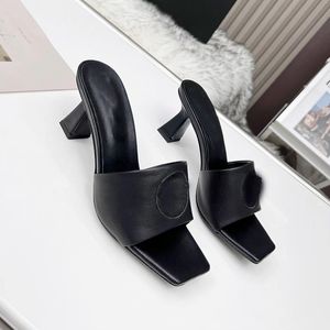 Sandali da donna di design di alta qualità Marchio di lusso Estate elegante pelle moda sexy elegante antiscivolo comode pantofole da esterno altezza tacco 6,5 cm