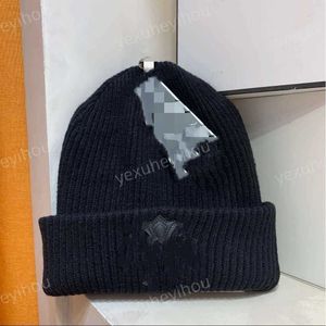 Nuovo designer di fiori incrociati Capite di fiore cromate cuori di cappelli beanie designer uomini donne cappello a maglia a maglia casual elastico caldo elastico ch c367ia