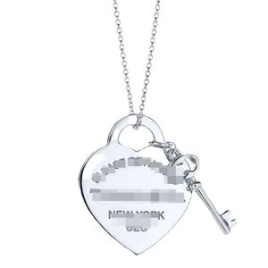 Designer Jewelry Ism Necklace T Family Classic Love Brand Key Necklace Heart Shaped Pendant S Sier High Edition Mimalist Design O-bone