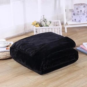 Coperte Morbida tinta unita Colore nero Coperta in pile di corallo Caldo Copridivano Twin Queen Size Soffice flanella Visone Tiro Plaid Aereo 231207