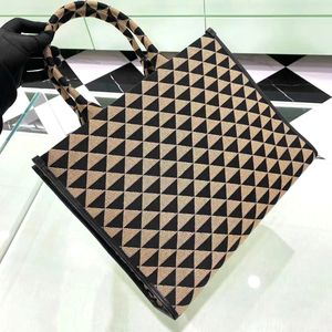 3size Symbole Dreieck Umhängetasche Stickbodus Crossbody Shop Designer Tasche Männer Frauen Luxurys Handtasche Leder Leinwand 7A Reise Gepäck Kupplung Strandtaschen5