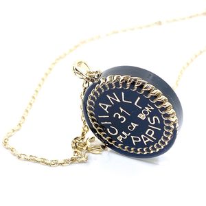 Designer Luxury Black Circular Harts Necklace French Multi Alphabet Number O-Chain Brass Material Classic Charm Necklace Deliver Mother Fashion Jewelry Gift