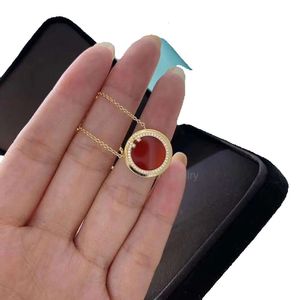 Ism Classic Necklace Jewelry T Cake Plated Gold Inlaid with Diamond Fritillaria Round Ring Pendant Red Chalcedony Necklace