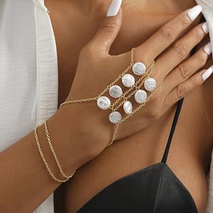 Charme pulseiras cross border irregular imitação pérola atacado e vendas diretas de simples presentes de banquete feminino elegante