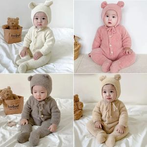 Rompers faux päls född romper för flickor pojkar kläder vinter jumpsuit hatt set 2 st baby bodysuit mjuk varm småbarn spädbarn outfit korean 231207