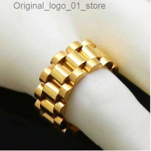 Bant Halkaları Klasik Lüks 24K Gold Kaplama Erkekler Bant Yüzük Paslanmaz Çelik Altın Bağlantı Yüzüğü Hip Hop Erkek Stili Erkekler Ring Es Band Ring Q231207