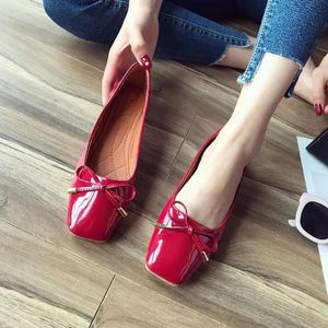 Elbise ayakkabıları moda sivri uçlu kadınlar flats ayakkabı yay kadın düğün ayakkabıları patent deri gündelik tek sonbahar balerin sığ ağız s 231207