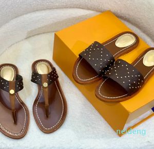 Lyxvarumärkesdesigner tofflor Slide Thong Sandal Brown Leather Letters Sandaler Kvinnor Slipper Män glider vid vattnet