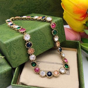 Cadenas de lujo collares collar colgante de diseñador para mujeres hombres placa de oro mariposa retro vintage cadena de eslabones cubanos verde negro cristal joyería fina regalo con caja