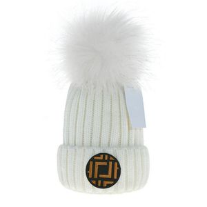 Moda Yeni Tasarımcı Şapkaları Erkek ve Kadınlar Beanie Sonbahar/Kış Termal Örgü Şapka Kayak Markası Bonnet Yüksek Kaliteli Kafatası Şapkası Lüks Sıcak Kap F-1