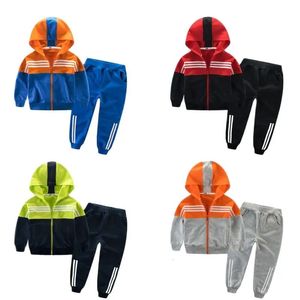 Giyim Setleri Bahar Boys Çizgili Spor Giysileri Seti Takım Toddler Çocuk Hooded Fermuar Ceketler ve Pantolon 2 PCCS Trailsuit Çocuklar 231207