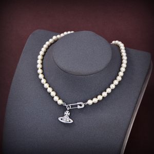 Kvinnlig halsband märke Hot Pearl Chain Planet Halsband Saturn Pearl Halsband Satellit CLAVICLE CHAIN ​​Punk Atmosphere Viviene