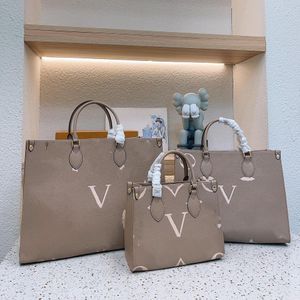 Designerväskor Onthego Monograms GM MM PM Women Bag Handväskor Purse Tygväska Kvinna axelväskor Crossbody Totes väskan Kvinnlig ryggsäck när du är på språng