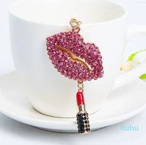 Nyckelringar Rhinestone Lipstick Keychain Fashion Cute Lip Shape Car Key Women Bag Accessories Ring Metal Pendant Wholesale