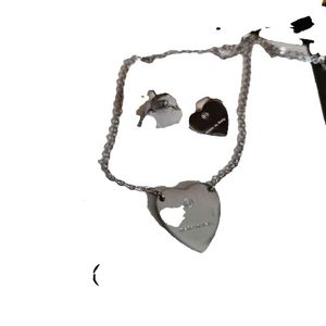 En kaliteli kadın tasarımcı küpeler kolye g mektup kalp kolye titanyum çelik aşk seti moda takı toptan