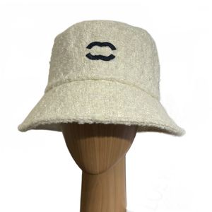 Designer Women Bucket Hat Purity Cream Classic Versatile Coarse Woolen Fabric Cotton Fisherman Hat Winter Outdoor Sunscreen cap