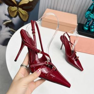 新しいスリングバックサンダルコニカルヒールポンプヒール5.5 cm子猫革靴靴soleの豪華なデザイナードレスシューズパーティーウェディングイブニングシューズシューズ35-42ボックス付き