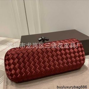 Women's Kont Bags Designer Bags Bottegaaveneta 2024 Autumn New Three Language Flower Mini Python Skin Bag Edge Satin Woven Box Handväska middagsväska HBWP