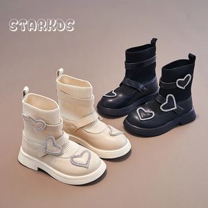 Stivali Autunno High Top Scarpe per bambini Ragazze Cuori Mary Jane Flats Bambini Morbida maglia slip on Calzino con cinture di cristallo 231207