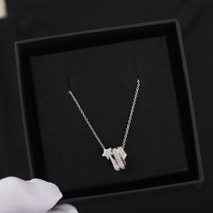 Designer Luxury Classic Comet Necklace French Five Pointed Star Pendant Rhinestone 925 Sterling Silver Women Charm Necklace Deliver Mother Fashion Jewel Gif Gif