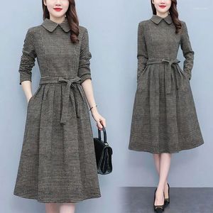 Sıradan Elbiseler Damalı Elbise Kadınlar 2023 Sonbahar/Kış Vintage Style Sarılı Bel Dantel Yıpranma ve Et Kaplama Orta Uzunlukta