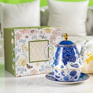 Conjunto de chá de luxo europeu estilo palácio imperial russo conjunto de chá de porcelana de osso azul jardim único pote de combinação com caixa de presente